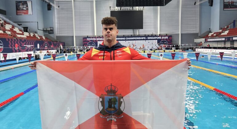 El vigués Juan Ferrón se cuelga la plata en el Mundial de Natación de Singapur