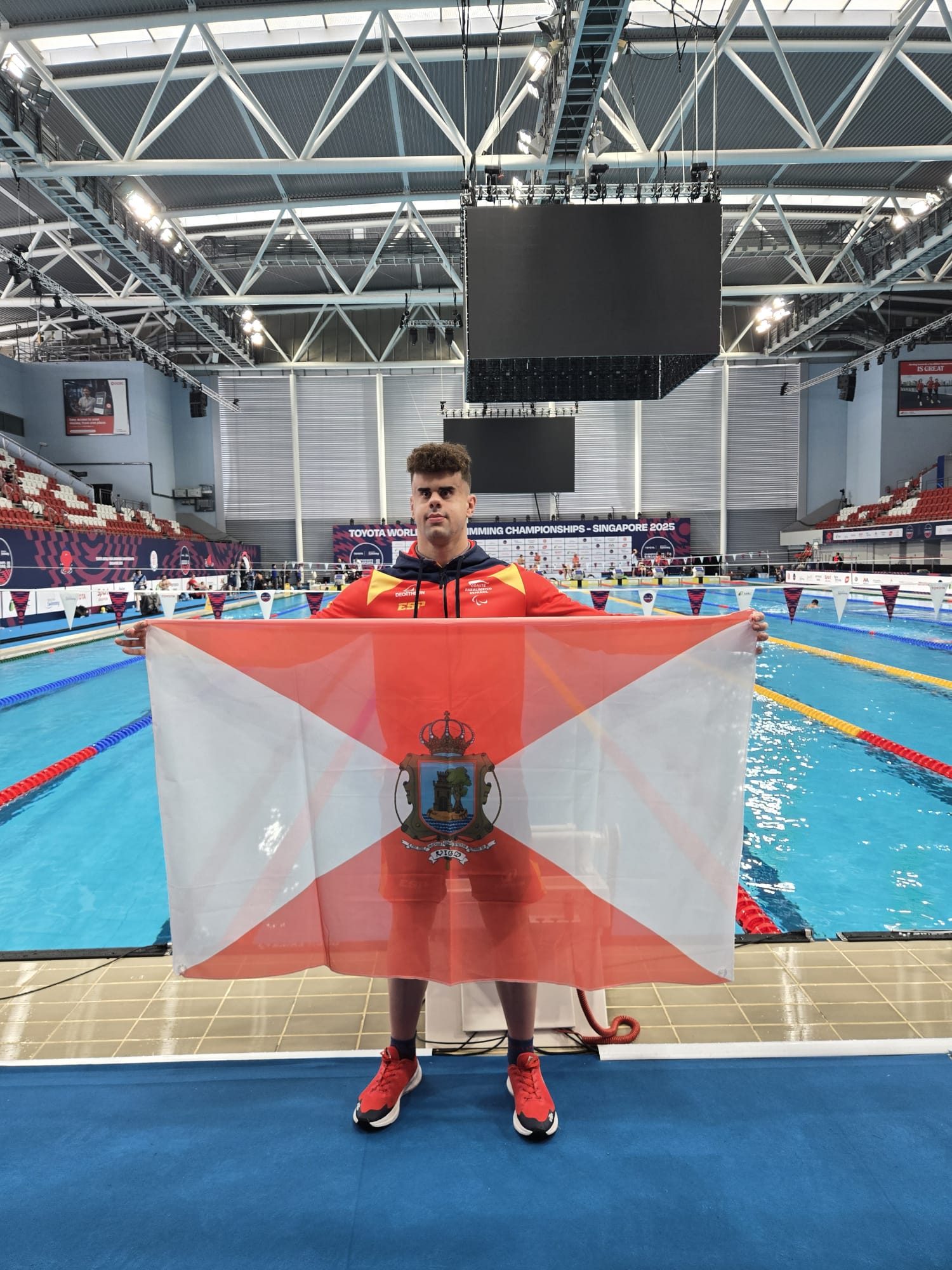 El vigués Juan Ferrón se cuelga la plata en el Mundial de Natación de Singapur