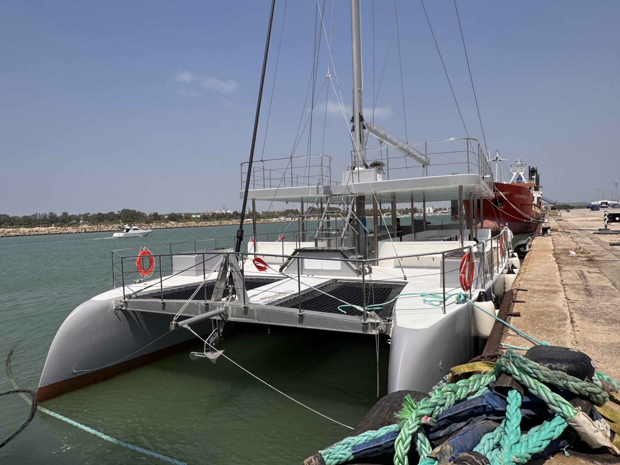 El astillero Marina Meridional bota el velero 'Flash SC80' y entrega el buque 'Expedition'