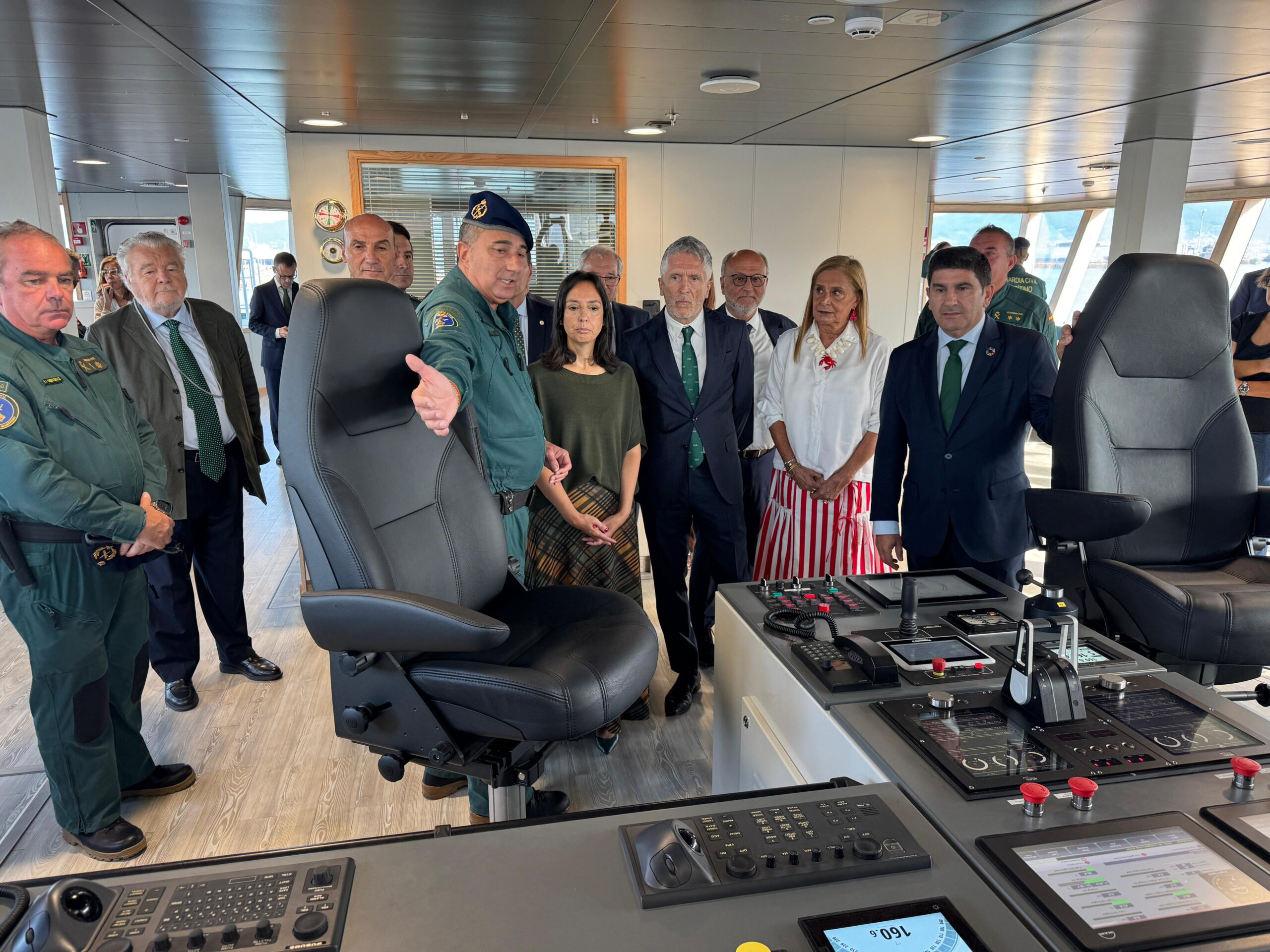 El ministro del Interior asiste en Vigo a la entrega del nuevo buque oceánico de la Guardia Civil