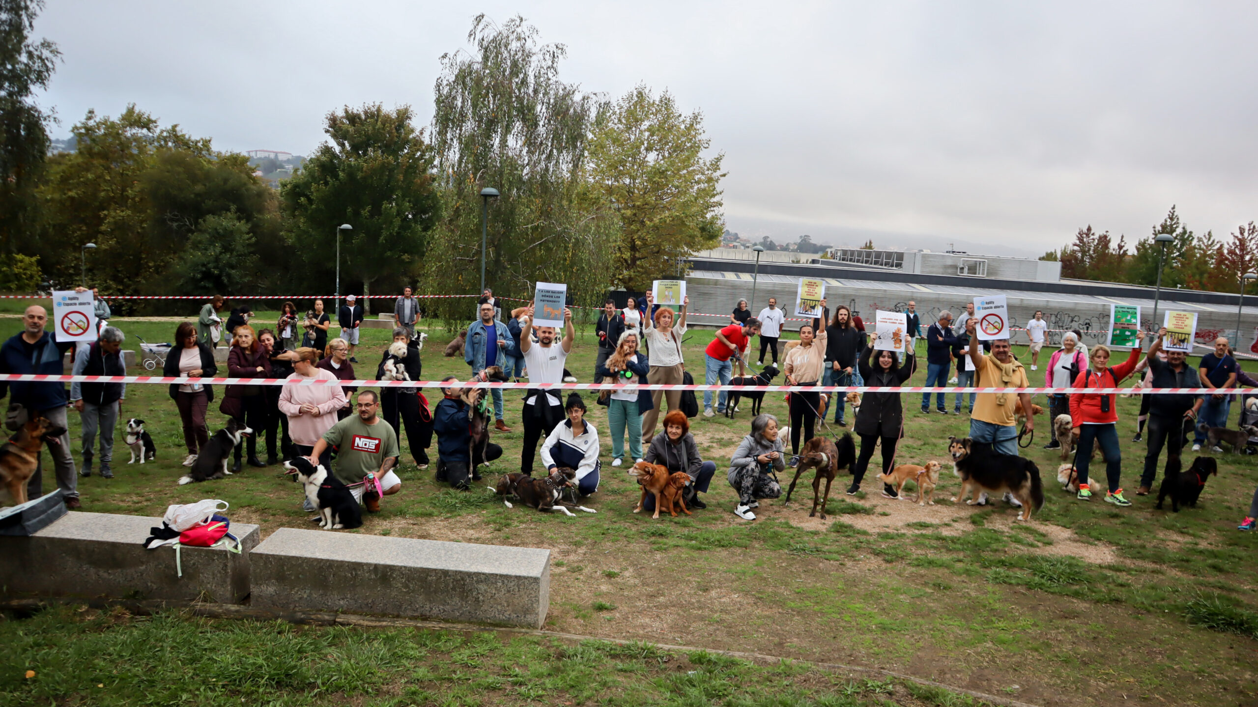 Concentración en Barreiro contra el proyecto de parque canino previsto por el Concello