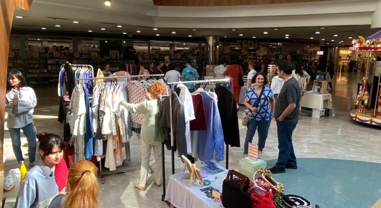 Vuelve a Vigo 'Vintax Market', el mercado de ropa de segunda mano y de autor
