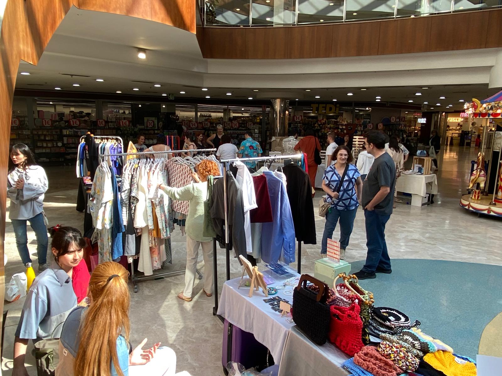 Vuelve a Vigo 'Vintax Market', el mercado de ropa de segunda mano y de autor