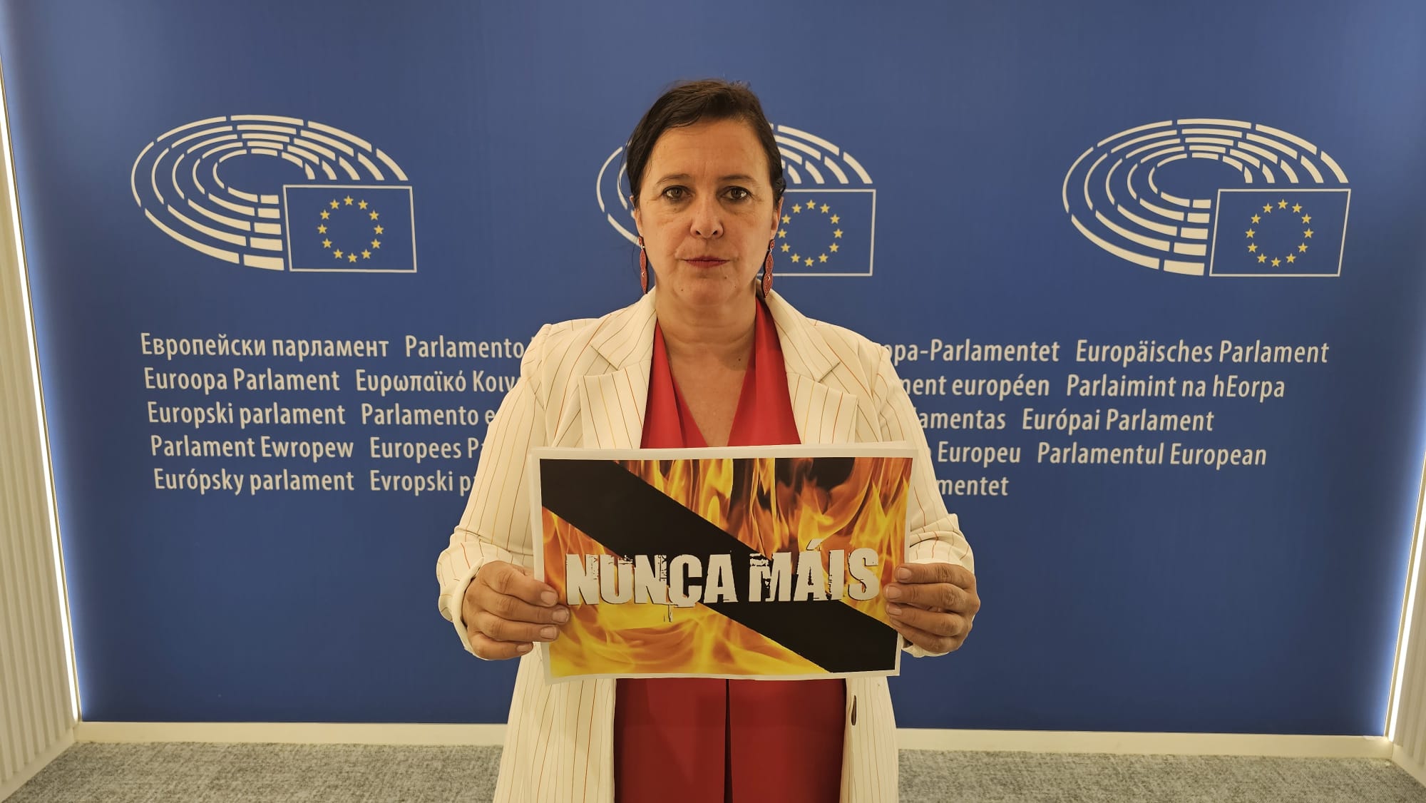 A eurodeputada galega Ana Miranda, leva ao pleno do Parlamento Europeo os incendios en Galicia