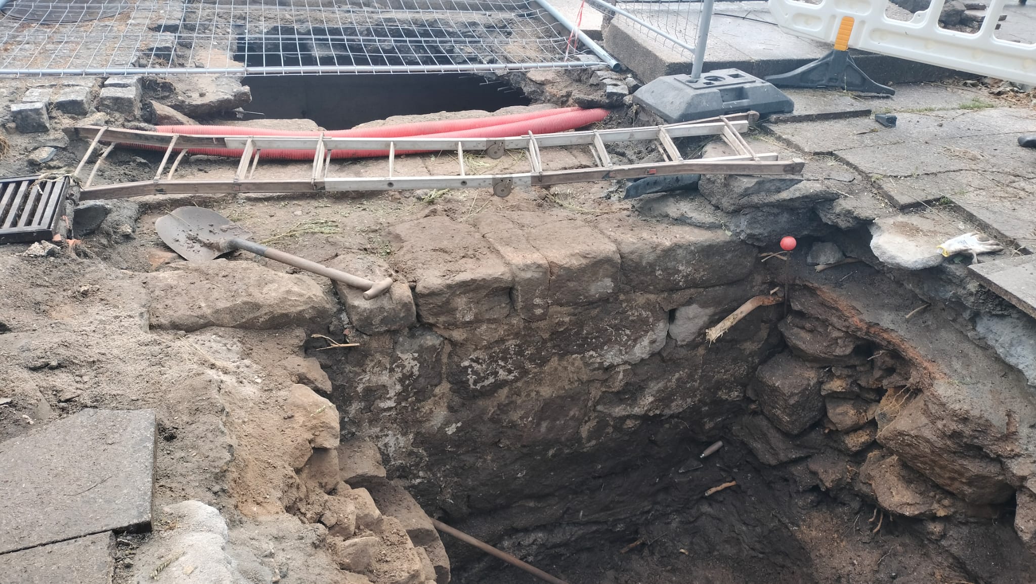 Tui adaptará o proxecto da Praza da Estrela tras o achado dunha muralla medieval do século XII