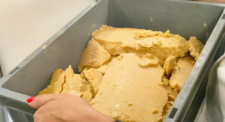 El presidente del Puerto confirma que el vertido de aceite de palma en Guixar no es contaminante