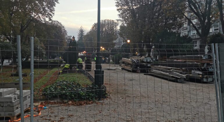 Vecinos Zona Centro denuncian obras irregulares en la Alameda para instalar el mercadillo de Navidad