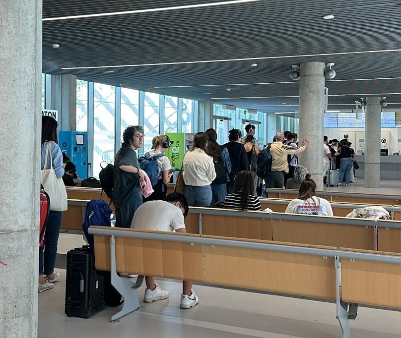 Usuarios denuncian que el bus entre Vigo y Marín deja a diario a más de diez personas en tierra por falta de plazas