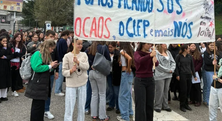 Estudiantes del CIFP Manuel Antonio protestan por las condiciones insalubres y el retraso en las clases presenciales