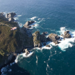 Tres marineros rescatados tras naufragar su barco en Cedeira