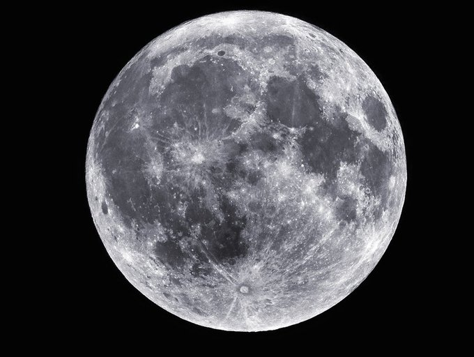 Vigo, uno de los mejores lugares para ver la 'Superluna' de este martes