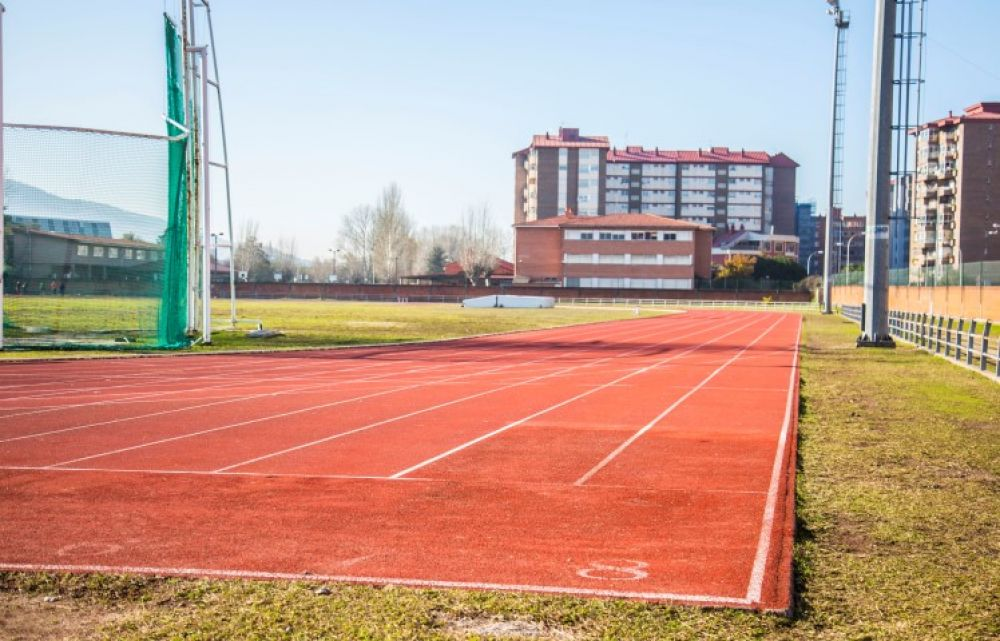 Piden garantías a Caballero de que as pistas de atletismo reabrirán o 23 de outubro