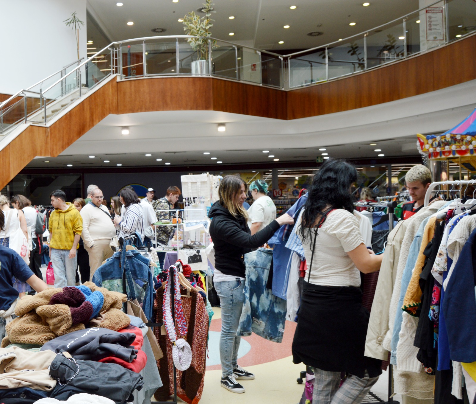 Vuelve Vintax Market: ropa de segunda mano, moda vintage, sostenible, y prendas de autor