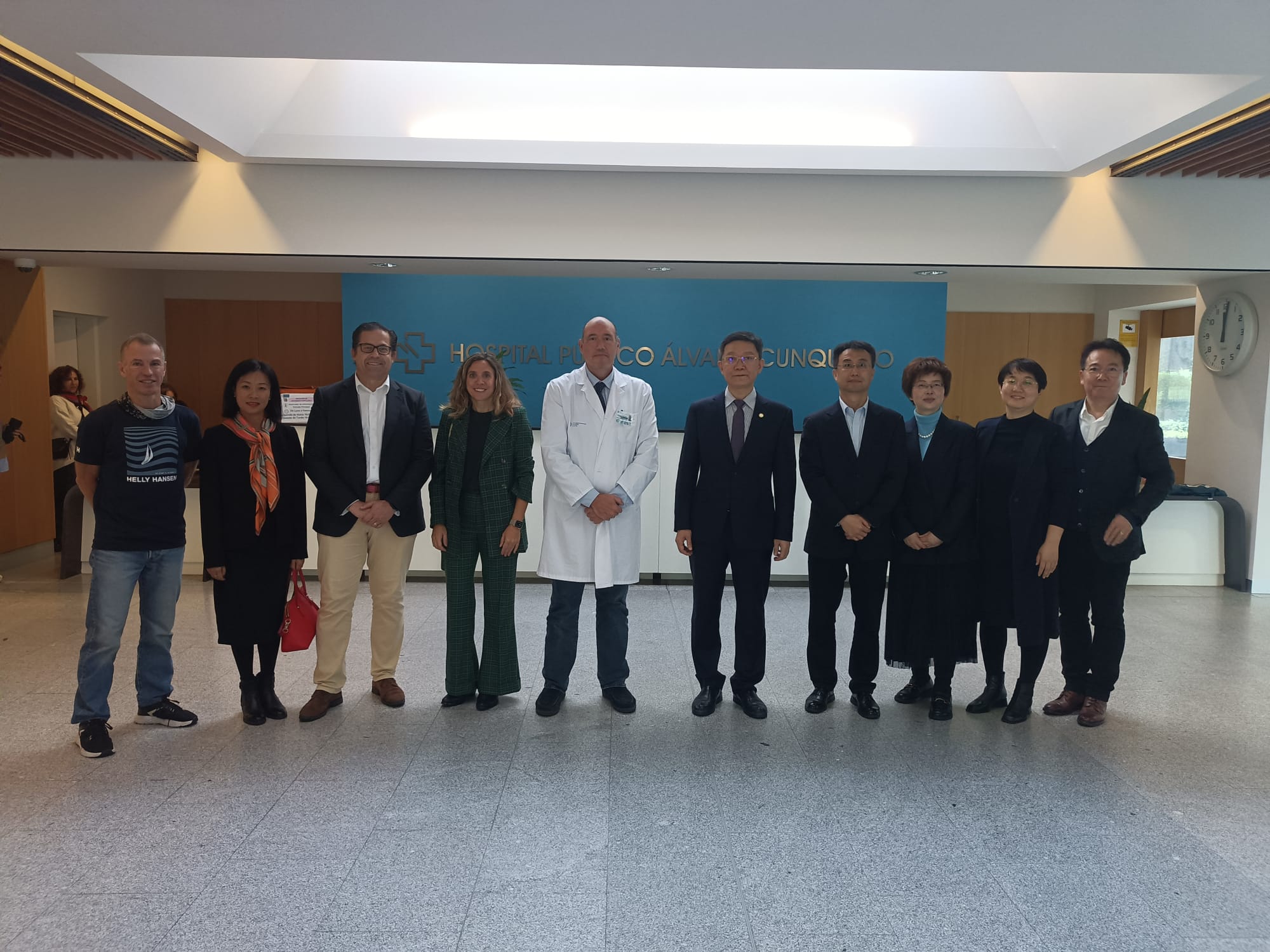 Unha delegación da Central South University de China visita o Hospital Álvaro Cunqueiro