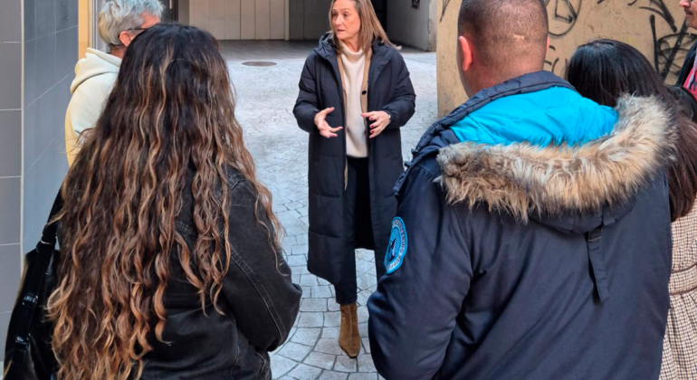 Exigen al Concello atender las quejas de los vecinos del callejón de Doctor Corbal por tráfico, limpieza e iluminación