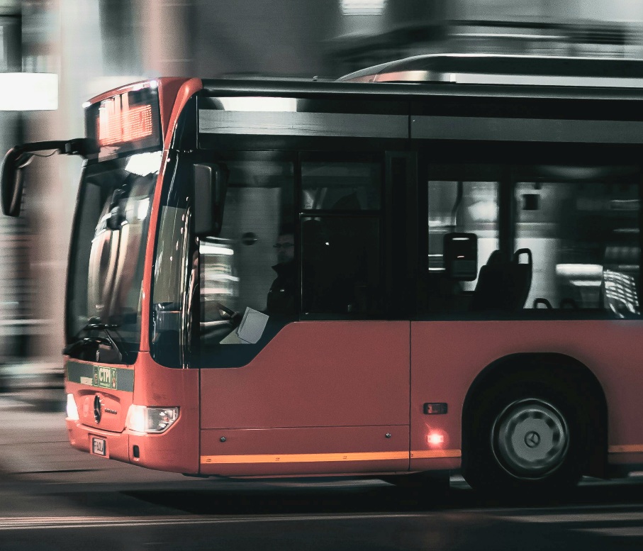 A revolución da mobilidade en Galicia: as tarxetas Xente Nova e +65 transforman o acceso ao transporte público