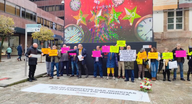 Os Ninguéns alertan de que las luces de Vigo no iluminan a todos y de que cada día hay más personas sin hogar