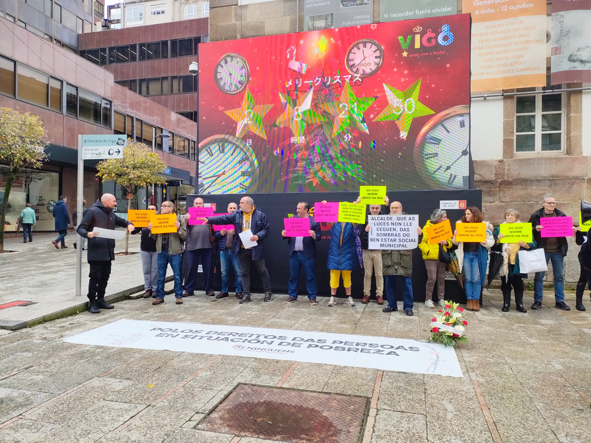 Os Ninguéns alertan de que las luces de Vigo no iluminan a todos y de que cada día hay más personas sin hogar