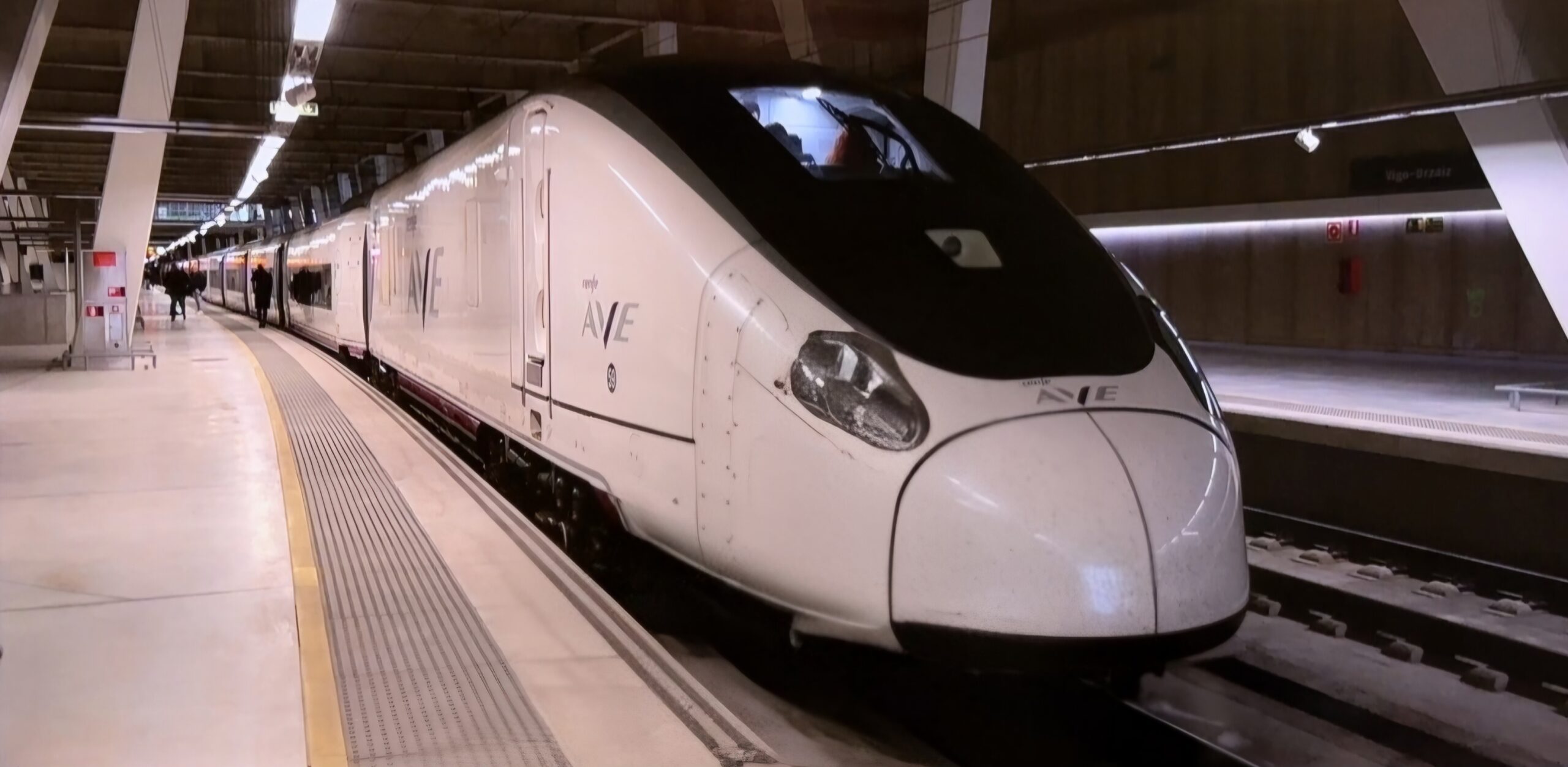 El alcalde aclara que la supresión del AVE directo a Madrid se debió a un error en una presentación del Ministerio de Transportes