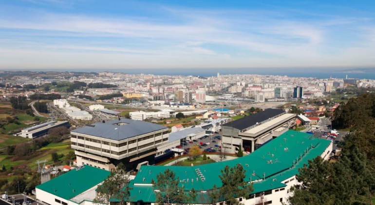 A Universidade da Coruña renuncia, durante dous anos, a implantar Medicina