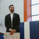 Los neoyorquinos ignoran las amenazas de Trump y hacen alcalde al socialista Zohran Mamdani