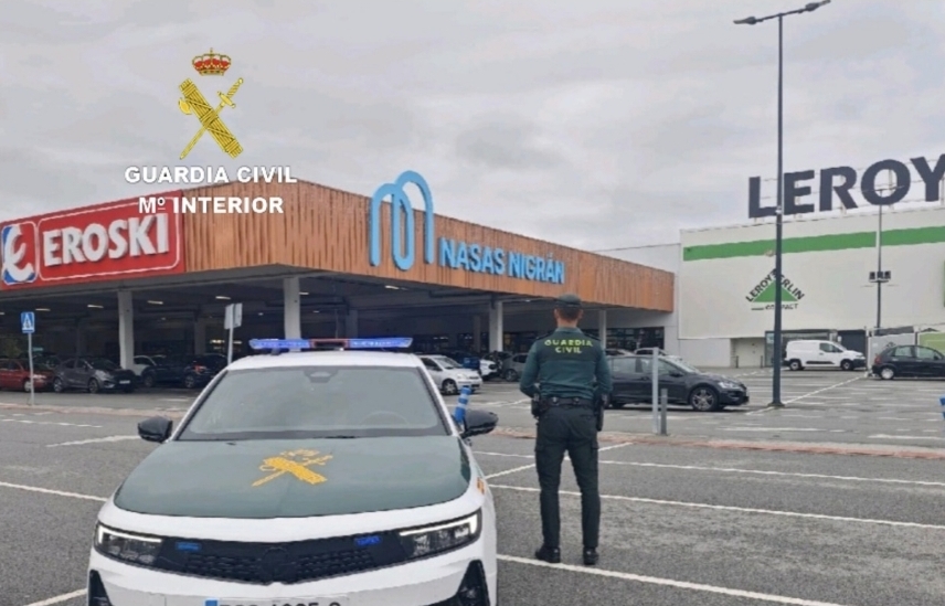 Desarticula una banda itinerante que actuaba con violencia en centros comerciales del área de Vigo