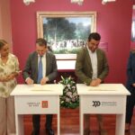 El alcalde afirma que las firmas manuales de los convenios "son ilegales" y que sólo valen las telemáticas