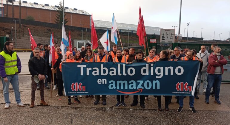 El 100% de la plantilla del almacén de Amazon en O Porriño secunda la huelga