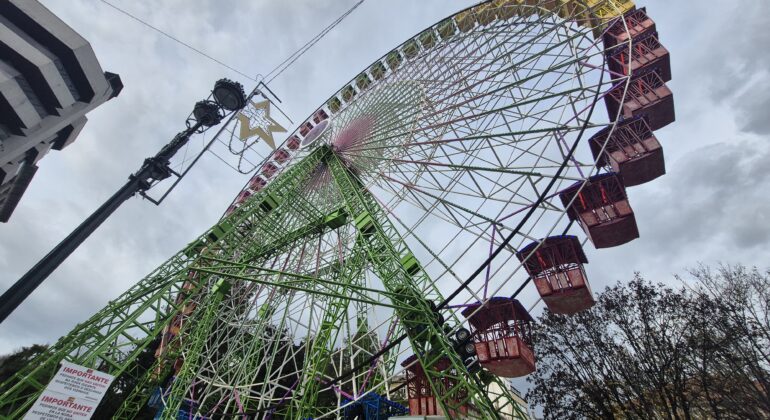Vigo Centro asegura que el Cíes Market y la noria de Navidad se trasladarán este año a Vialia