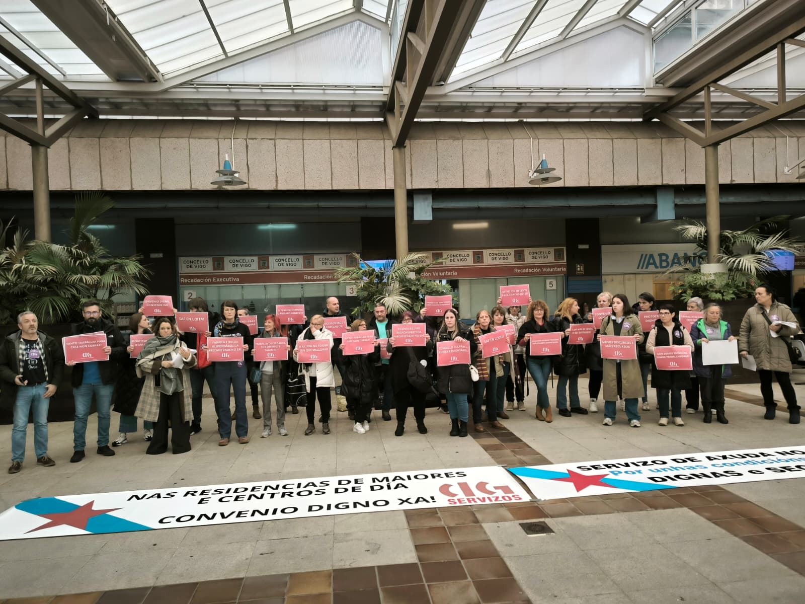 Persoal dos SAF e das residencias de maiores e centros de día privados péchase no Concello