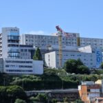 Muere la joven a la que su compañero de piso atacó con arma blanca, en Riazor