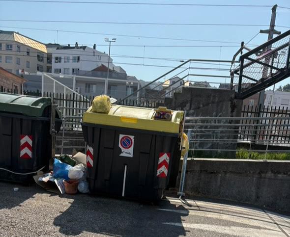 La oposición de Redondela mantiene la batalla contra la "subida de un 165%" en el recibo de la basura