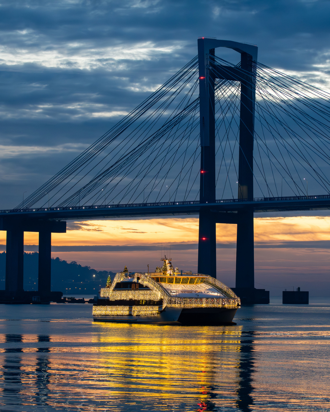 Rutas gastronómicas y paseos nocturnos por la ría para disfrutar del Puente de la Constitución