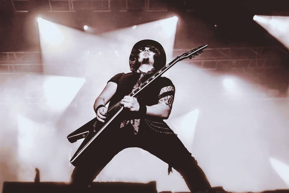 Ya tienes plan para esta noche: en el Ocean Rock Bar, Adolfo FH, en concierto para 'Cada niño un juguete'