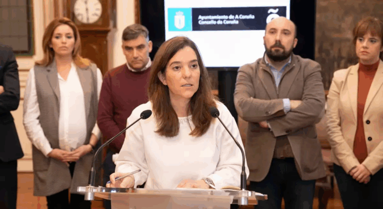 La alcaldesa de A Coruña expresa su "profundo asco", tras las denuncias de acoso al presidente de la Diputación de Lugo