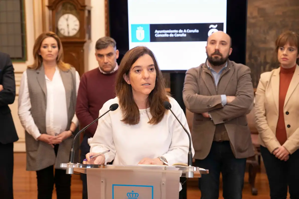 La alcaldesa de A Coruña expresa su "profundo asco", tras las denuncias de acoso al presidente de la Diputación de Lugo