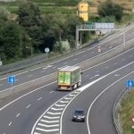 Herida una conductora tras chocar contra el quitamiedos en la A-55