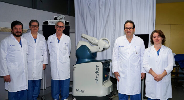 El hospital Vithas Vigo incorpora cirugía robótica de precisión para prótesis de cadera y rodilla