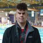 El nadador vigués Juan Ferrón inicia la temporada con doble récord de España