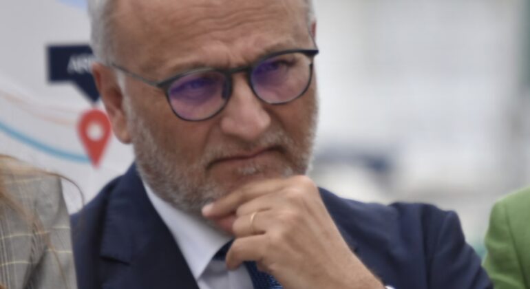 Exigen a la Xunta que no oculte el financiamiento del Gobierno en la vivienda pública