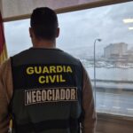 Un negociador de la Guardia Civil logra la entrega pacífica de un hombre armado, en Gondomar