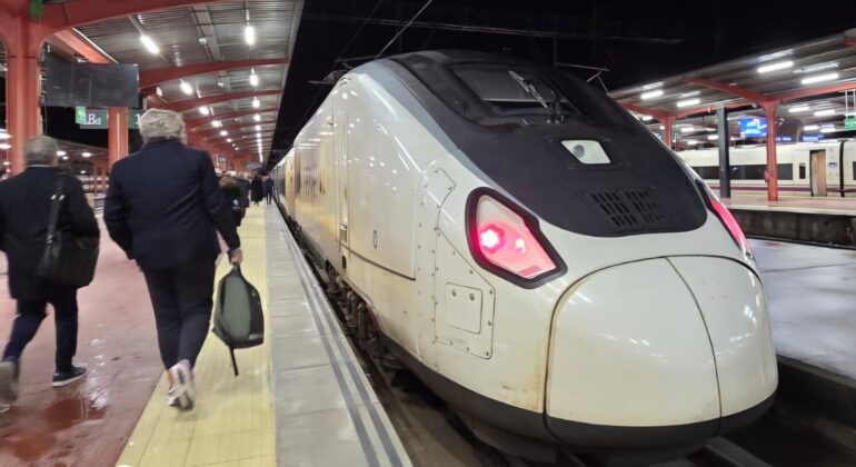 A folga de trens provoca atrasos de ata 75 minutos nas conexións con Vigo