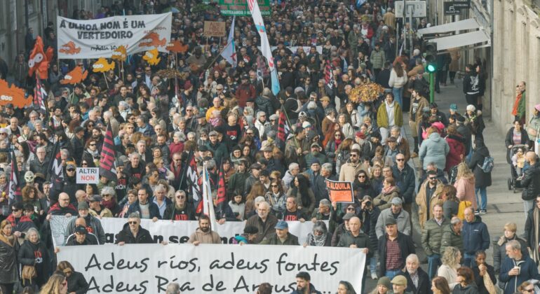 "Altri Non" celebra a vitoria contra a macrocelulosa, pero advirte que aínda queda o golpe de graza