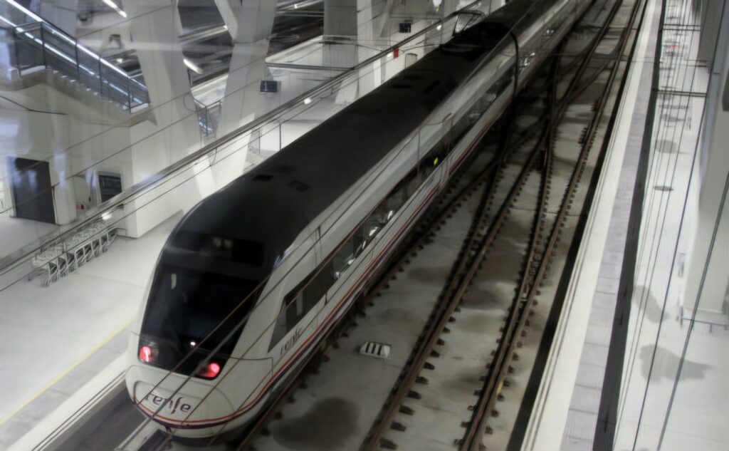 Vigo seguirá aislada por tren este viernes: Renfe prolonga la suspensión