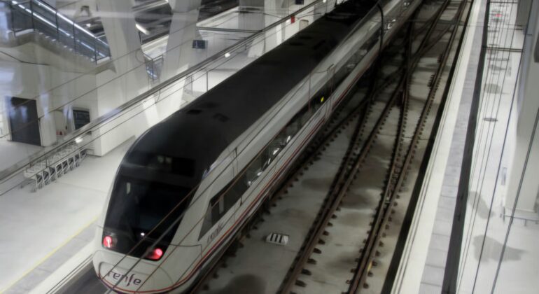 Vigo seguirá aislada por tren este viernes: Renfe prolonga la suspensión