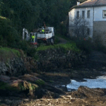 Una mujer herida, tras un desprendimiento de tierra en Bouzas