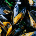 La huella de carbono del mejillón gallego se mantiene entre las más bajas, aunque aumenta con el procesado