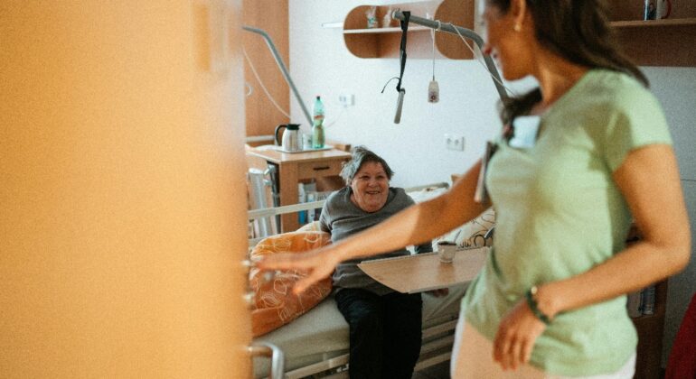 La falta de enfermeras pone en riesgo a residentes en centros de dependientes de Vigo