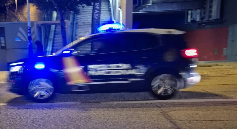 Detenido en Vigo por conducir bajo los efectos de las drogas, llevando a su hija de 9 años en el coche