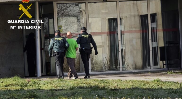 A la cárcel, tras asaltar una casa, amenazar a su dueño con unas tijeras y tratar de prenderle fuego